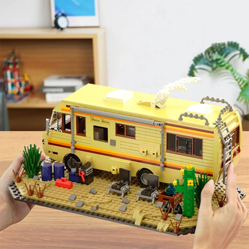 Breaking Bad RV Adventure Camper Bus Car Model with minifigs Building Blocks *Lego compatible*
